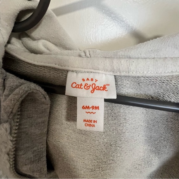 3-6 and one 6-9 month bundle. All EUC. Two old navy pieces and two cat and Jack. - Picture 4 of 11